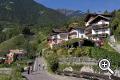 Gemütlicher Spaziergang auf der Falknerpromenade in Dorf Tirol